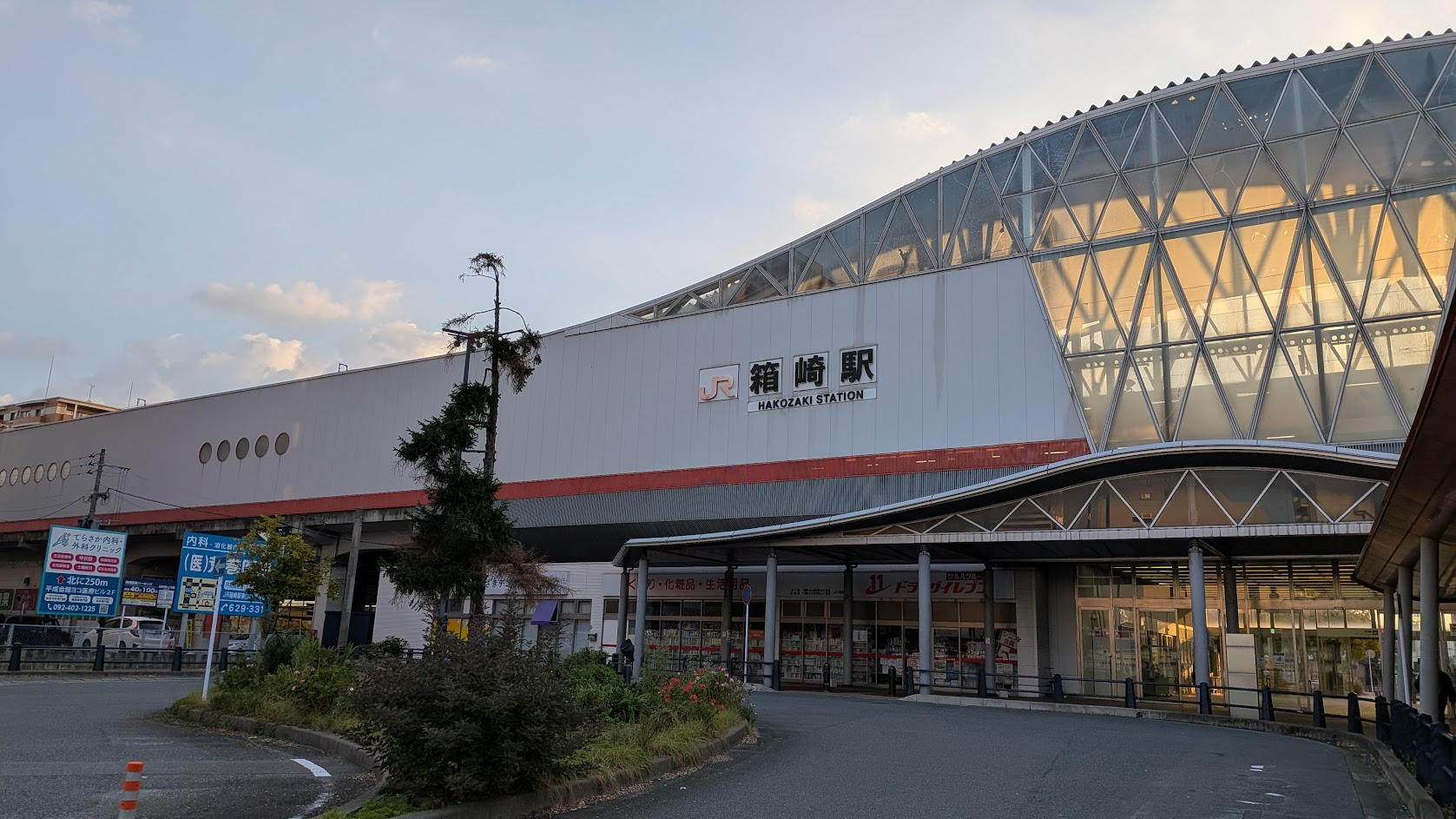 朝のJR鹿児島本線箱崎駅。